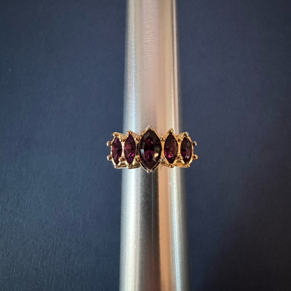 Avon Gold Tone Ring - Picture 2 of 7